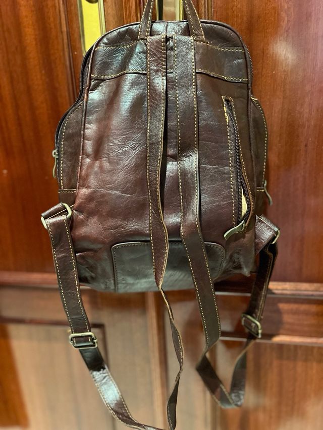 Mochila de piel marrón