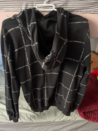 Sudadera Negra con Estampado ONLINE