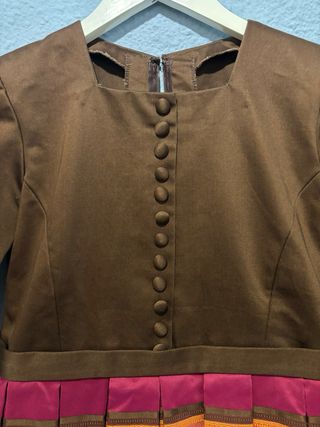 Vestido infantil marrón y rojo