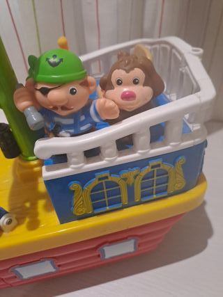 Barco pirata de juguete con figuras