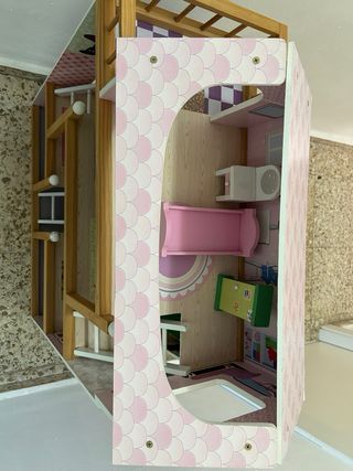 Casa de muñecas de madera