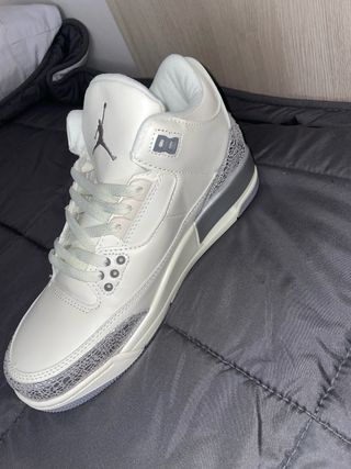Jordan 3 Blancas Plateadas + Llavero