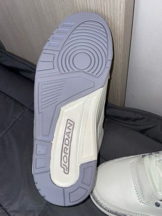 Jordan 3 Blancas Plateadas + Llavero