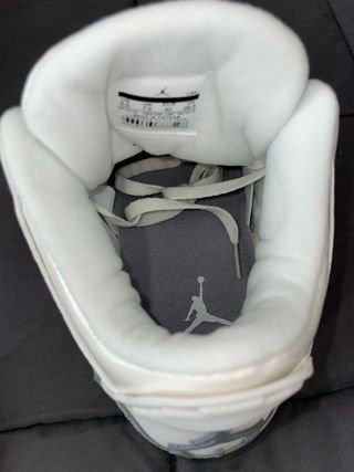 Jordan 3 Blancas Plateadas + Llavero