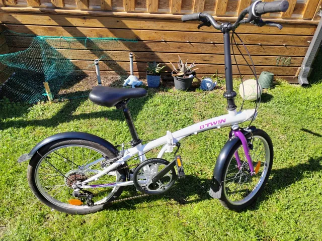 Bicicleta plegable Btwin Hoptown 320 blanca