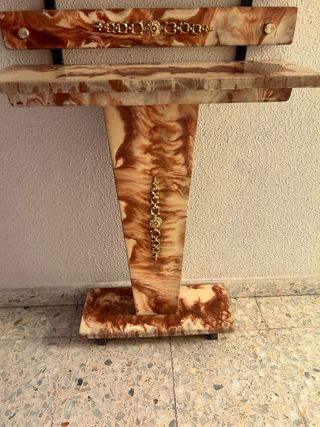 Mueble recibidor antiguo con espejo