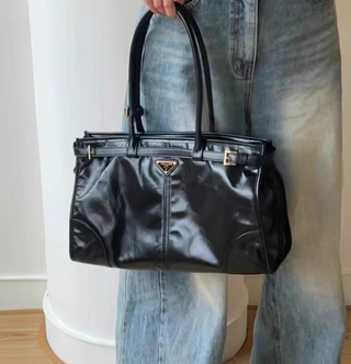 Bolso Prada Softlux negro de tamaño mediano