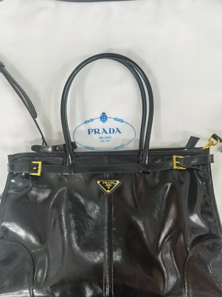Bolso Prada Softlux negro de tamaño mediano