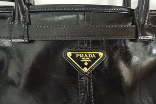 Bolso Prada Softlux negro de tamaño mediano