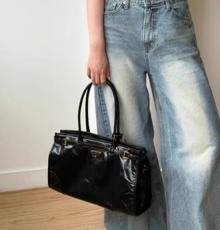 Bolso Prada Softlux negro de tamaño mediano