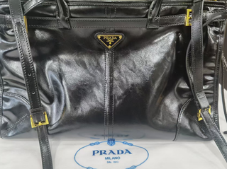 Bolso Prada Softlux negro de tamaño mediano