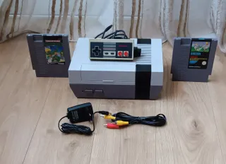 Consola Nintendo NES con mando y juegos