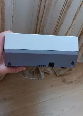 Consola Nintendo NES con mando y juegos