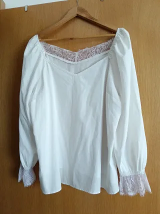 Blusa blanca con encaje