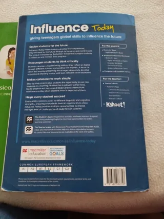 INFLUENCE TODAY 4 Student's book: libro de text...
