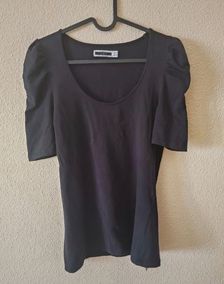 Camiseta Zara manga abullonada negra Talla M