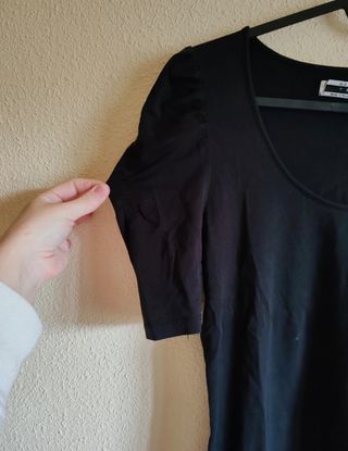Camiseta Zara manga abullonada negra Talla M