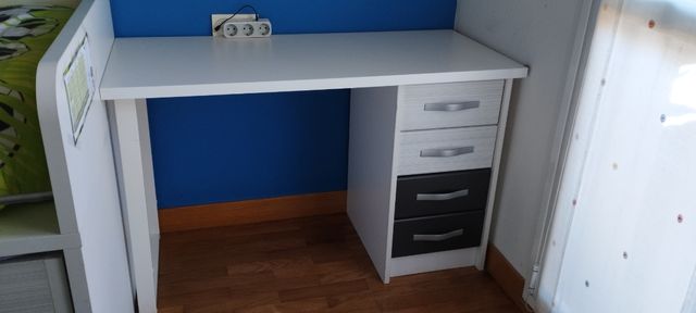 Cama nido con cajones, escritorio y estantería