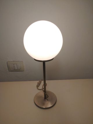 Lampada da tavolo Antea sfera vetro metallo