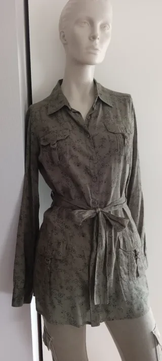 Camisa verde militar estampada