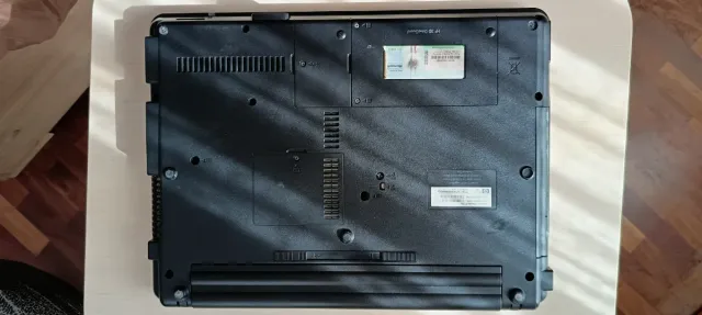 Laptop HP Nera Funzionante ma vecchia 