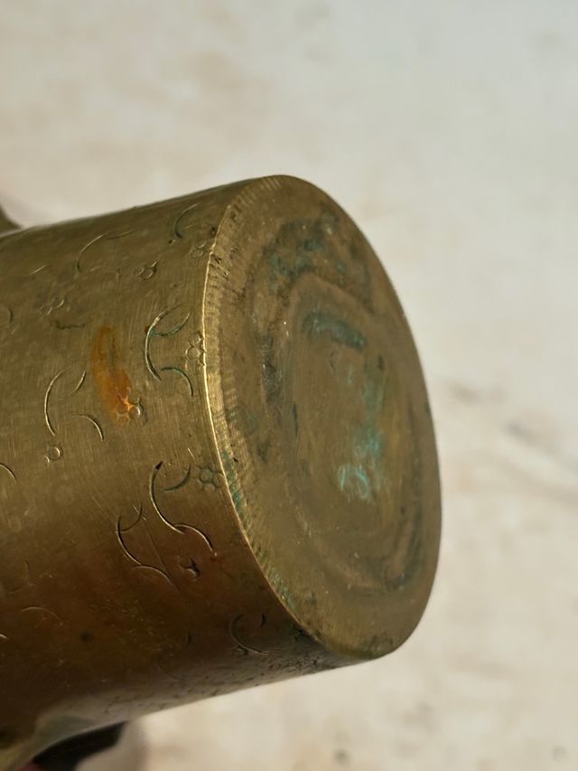 Mortero antiguo de bronce