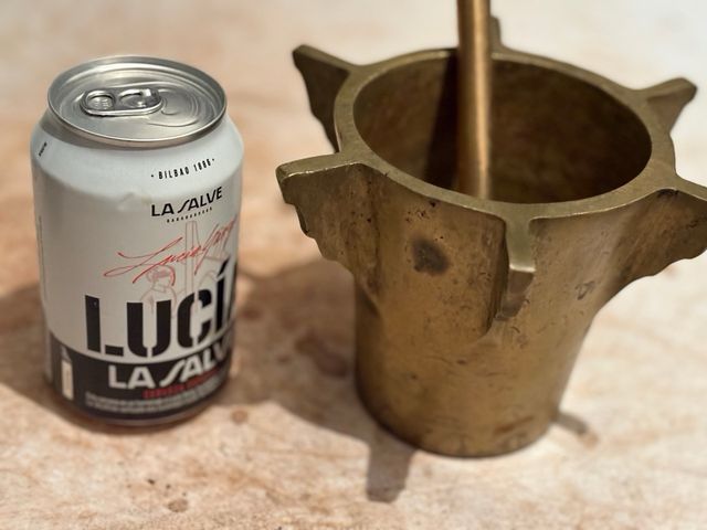 Mortero antiguo de bronce