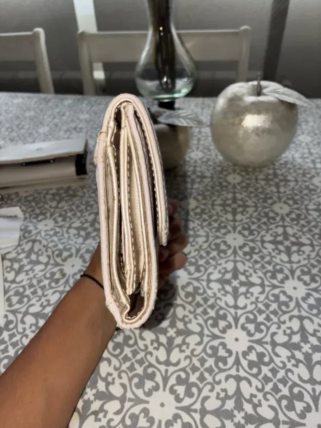 Cartera Guess rosa/beige