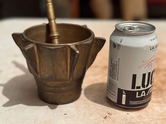 Mortero antiguo de bronce