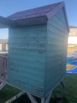 Casa de madera para niñas con tobogán