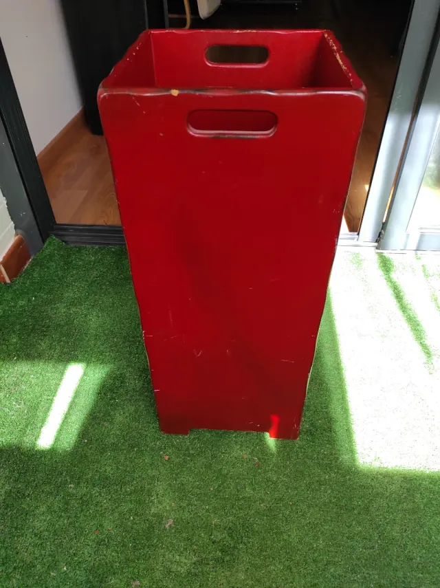 Paragüero de madera rojo medidas alto 61 y 25 x25c