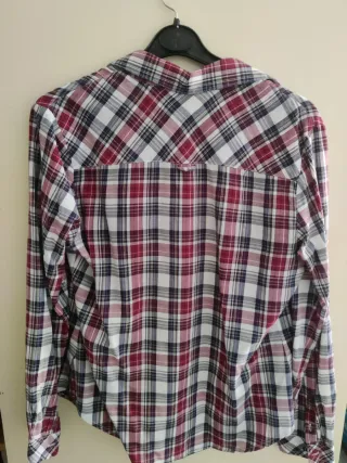 Camisa de cuadros rojos