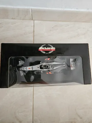 Coche de coleccionismo Minichamps McLaren MP4-16 M