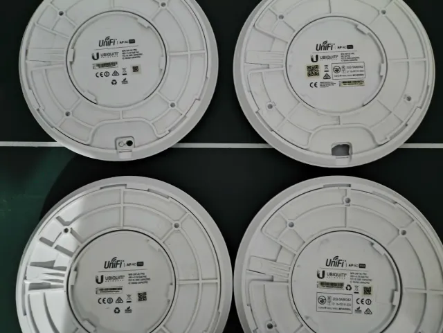 2 x Ubiquiti UniFi AC Pro