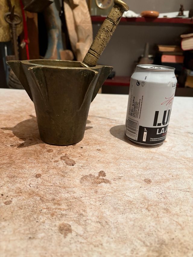 Mortero antiguo de bronce