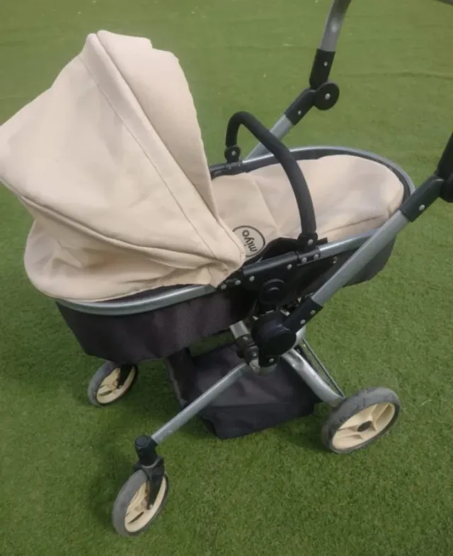 Carro cuco muñecas marca Miyo