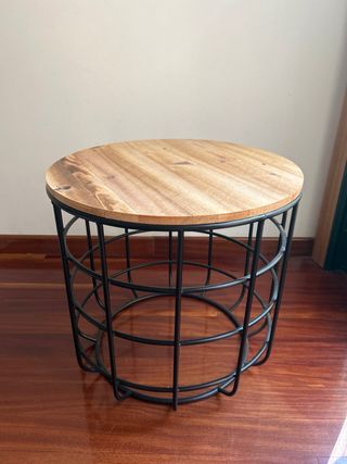 Mesa auxiliar redonda madera y metal.
