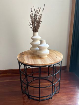 Mesa auxiliar redonda madera y metal.