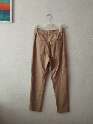 Pantalón elegante beige