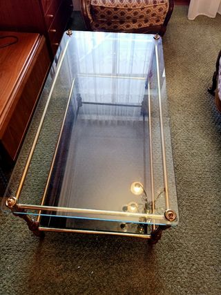Mesa auxiliar cristal y metal dorado