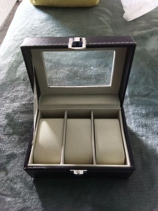 Caja para relojes, recubierto de cuero sintetico