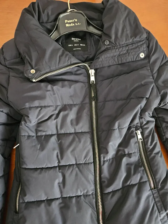 Chaqueta acolchada corta Bershka Negra Talla S