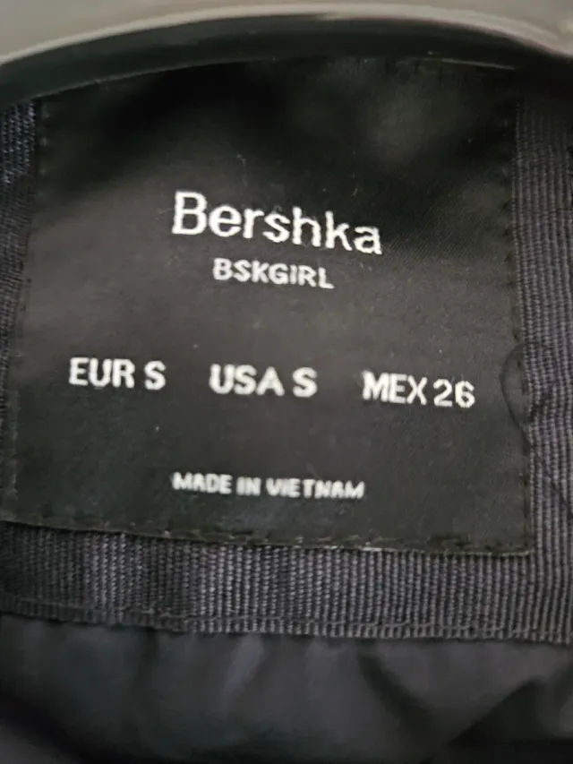 Chaqueta acolchada corta Bershka Negra Talla S
