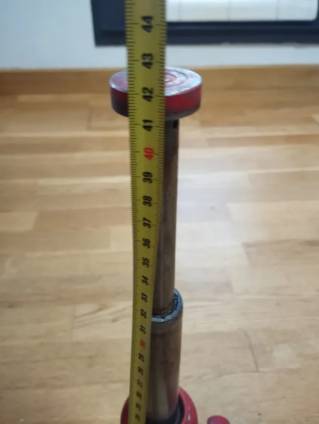 Gato hidráulico rojo