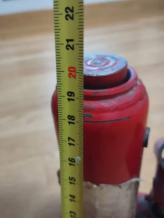 Gato hidráulico rojo