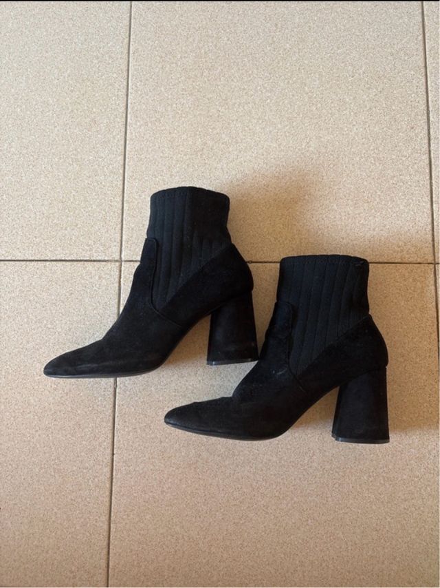 Botines negros Stradivarius 