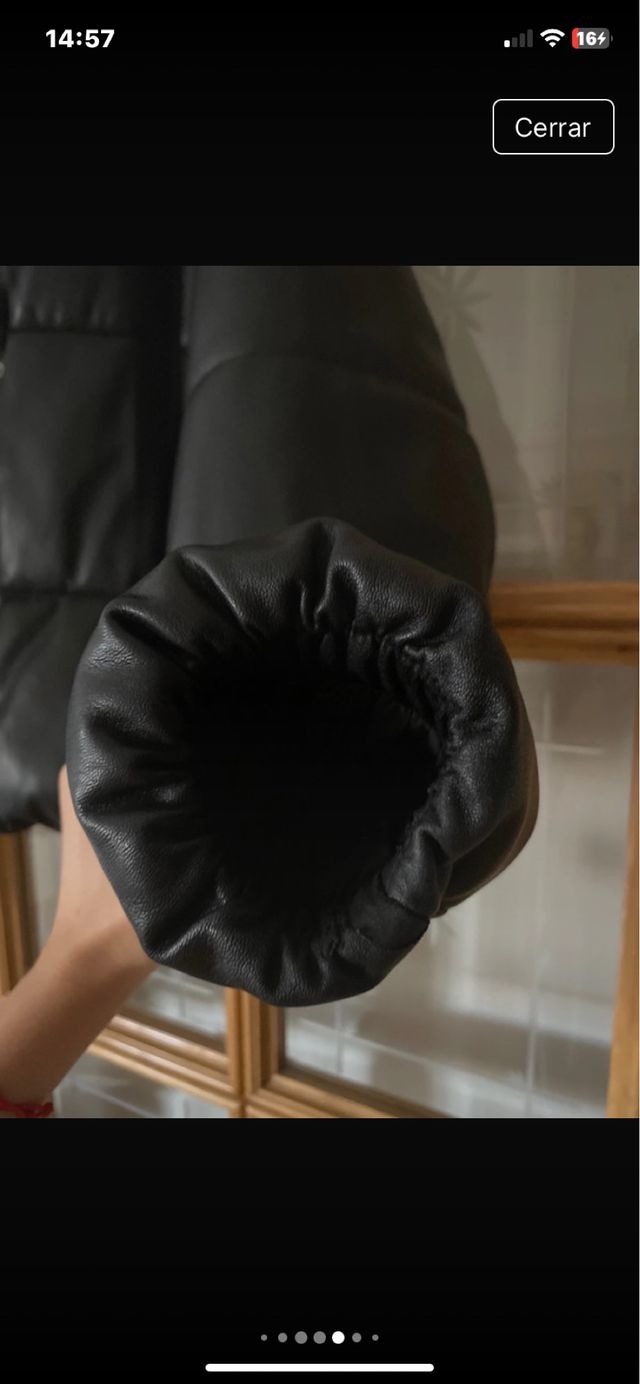 Plumas de cuero Zara negro