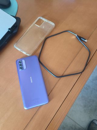 Nokia G42 con protezione e cover.