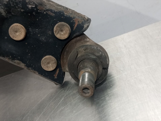 BRAZO SUSPENSION INFERIOR DELANTERO DERECHO FORD