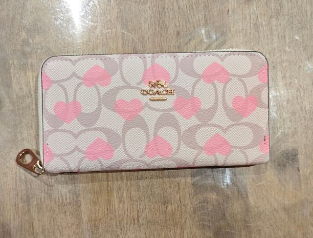 Cartera Coach Beige y Rosa con Corazones